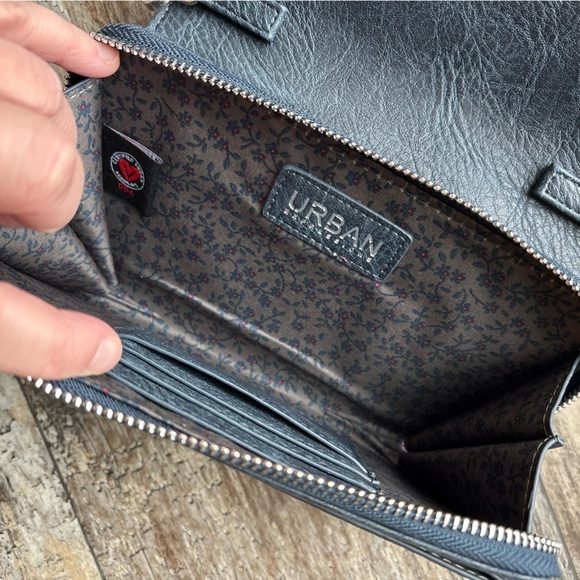 Urban Expressions Aleda Crossbody Wallet Clutch Navy • Vegan Leather • NWT - Picture 4 of 8